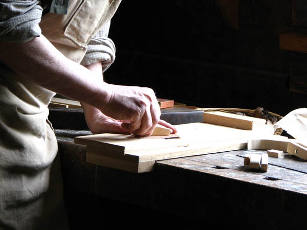 Nacemos de la influencia y formación  heredada en el sector de la <strong>carpintería de madera y ebanistería  en Puigpelat.</strong>